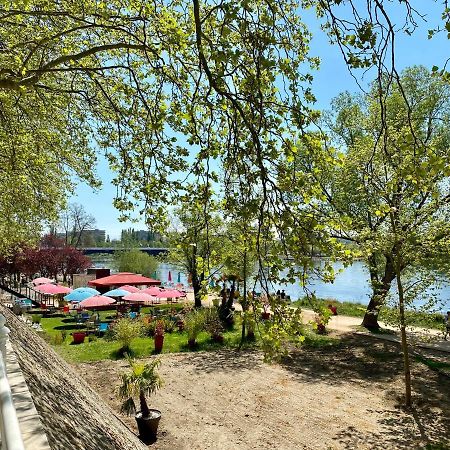 Charmant F1 avec terrasse et vue sur jardin arboré - fraicheur naturelle du rez de jardin - parking Bellerive-sur-Allier Exterior foto