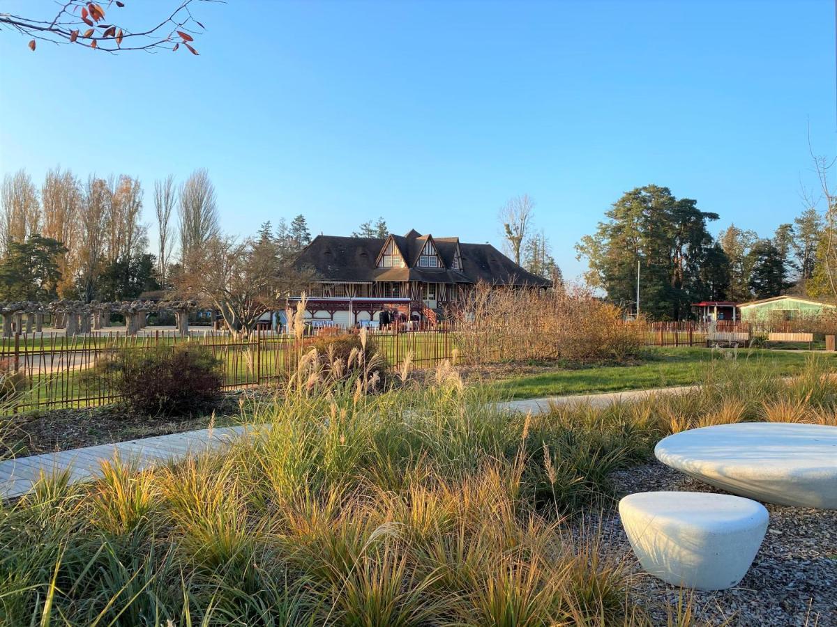 Charmant F1 avec terrasse et vue sur jardin arboré - fraicheur naturelle du rez de jardin - parking Bellerive-sur-Allier Exterior foto