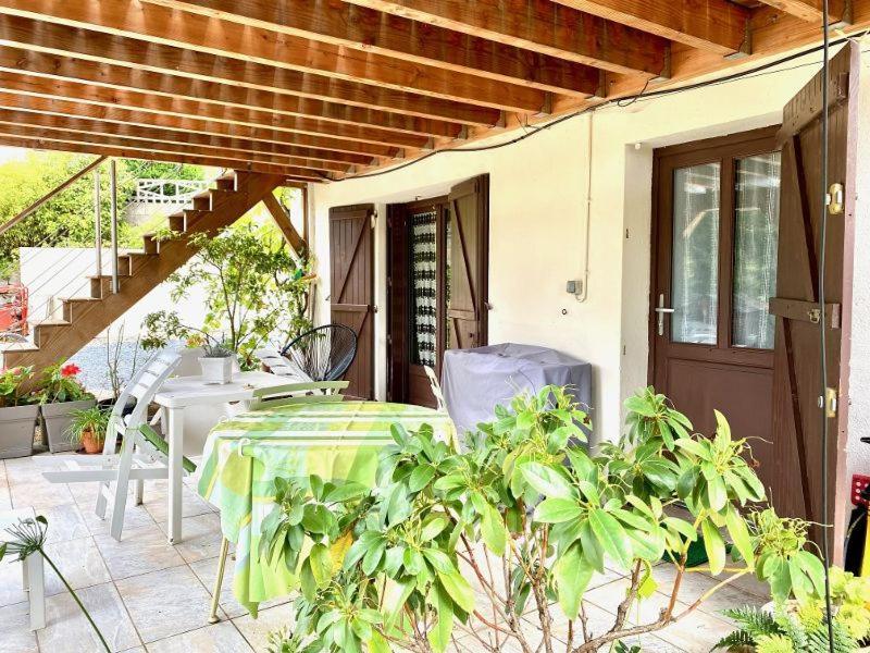 Charmant F1 avec terrasse et vue sur jardin arboré - fraicheur naturelle du rez de jardin - parking Bellerive-sur-Allier Exterior foto